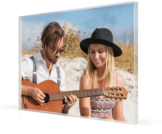 Plexiglass_esempio coppia spiaggia chitarra
