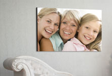 Alluminio dibond soggiorno_esempio donne sorridenti